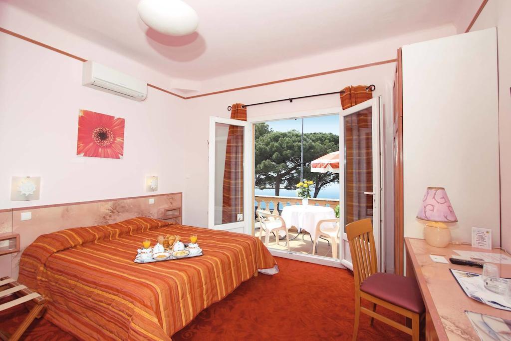 Hotel Le Provencal Logishotels Les Issambres Habitación foto
